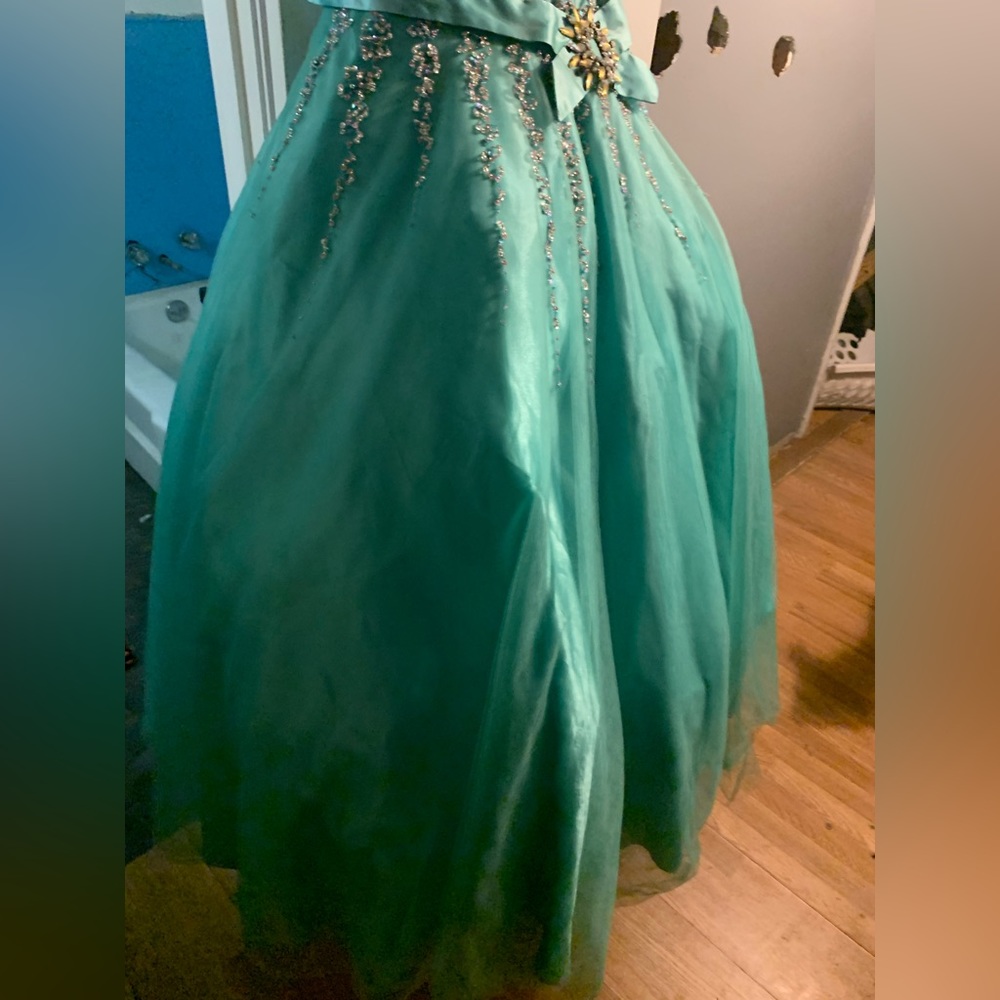 Dress - Picture 3 of 3